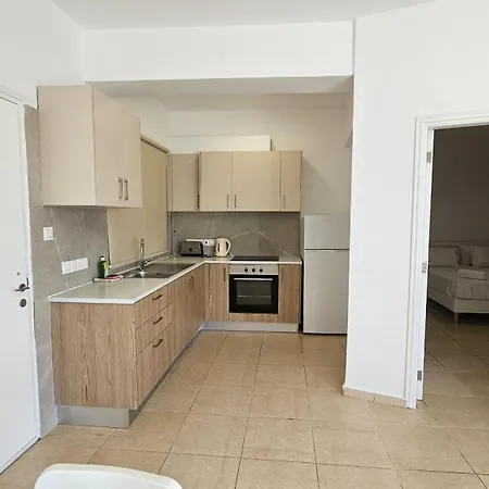 Sunny Honey Apartment